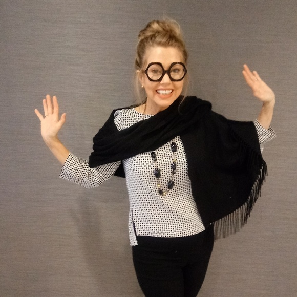 Meet your Posher, Pamela - Picture 2 of 2